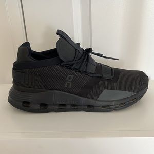ON Running Cloudnova Size 9.5 Black